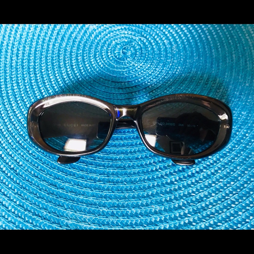Gucci black sunglasses 🕶